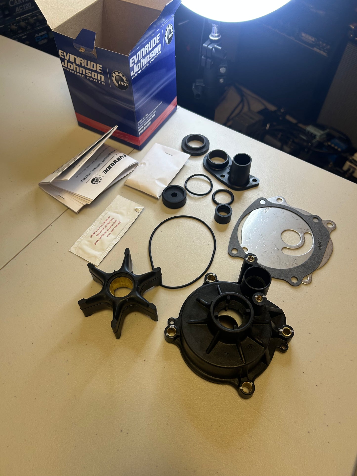 El kit completo de bomba de agua Johnson Evinrude reemplaza a 5001594 para motores V4 V6 Looper.