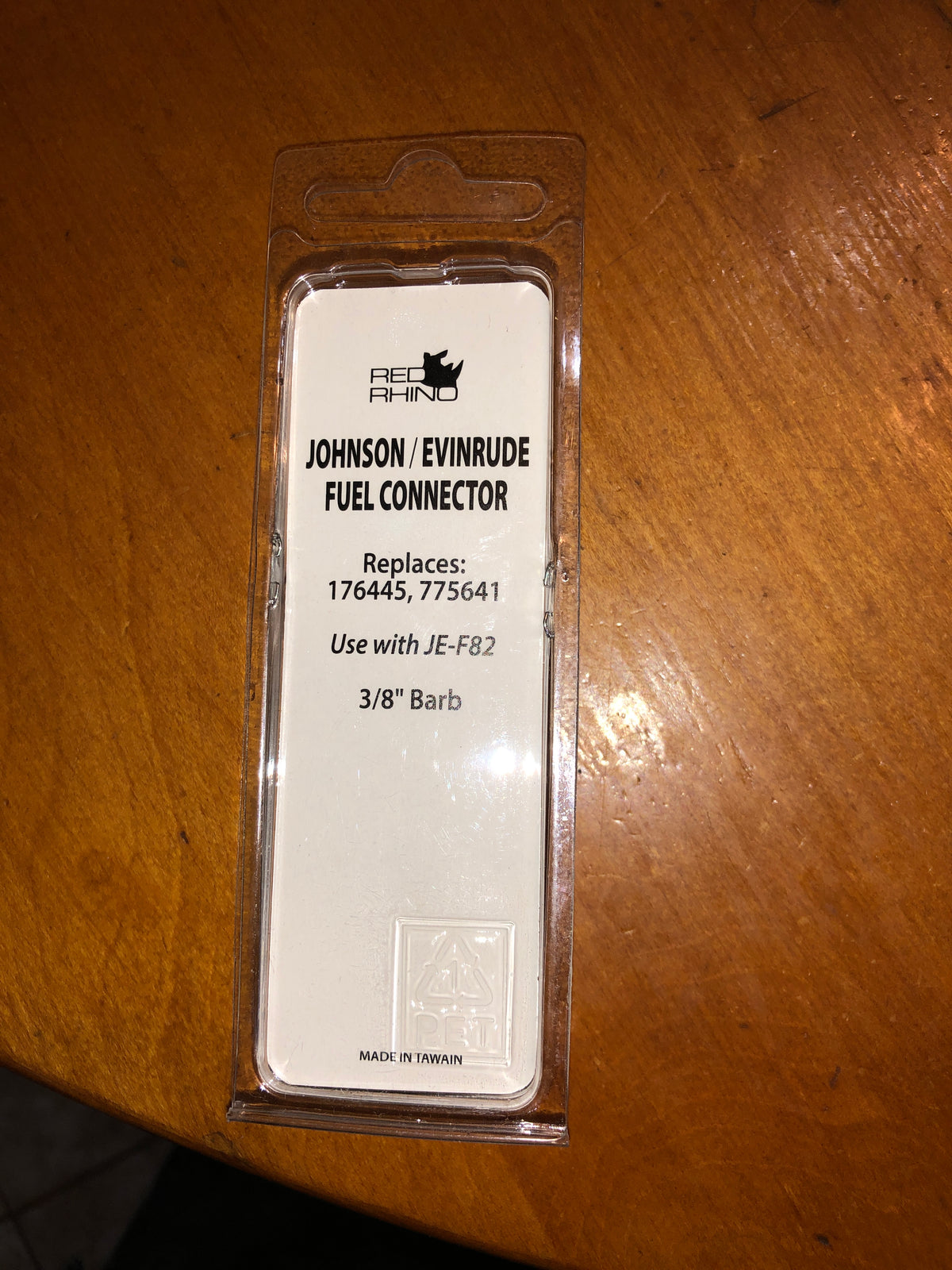 Conector de combustible Johnson Evinrude de 3/8" con espiga para manguera 775641.