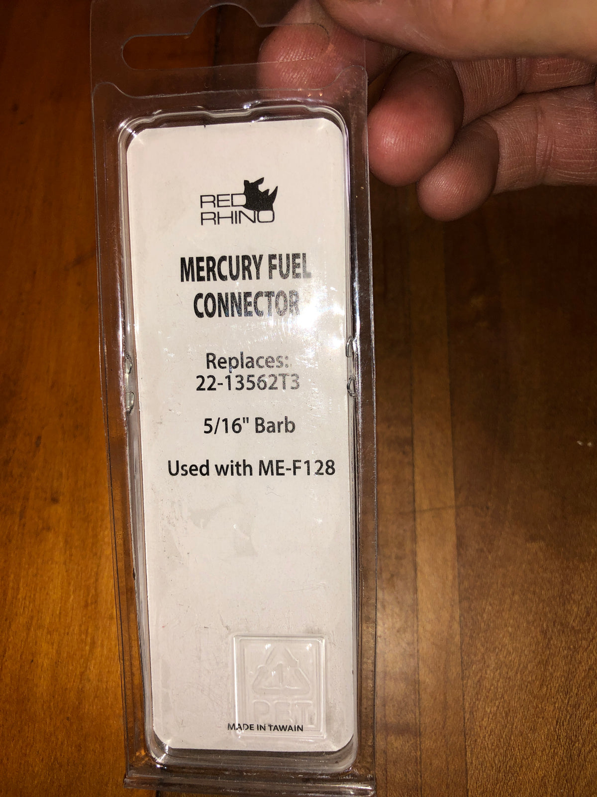 Conector de combustible Mercury 5/16" para manguera Mercury pieza # 22-13562T3